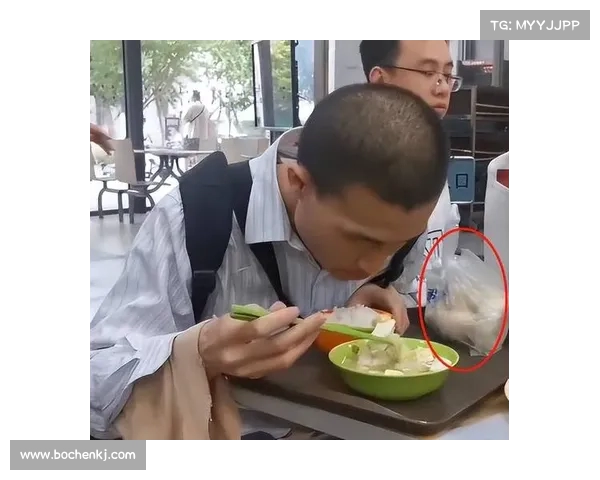 韦神韦东奕食堂偶遇:朴实无华的生活态度,简单饭菜更显亲民气质 韦神韦东奕食堂偶遇:朴实无华的生活态度,简单饭菜更显亲民气质